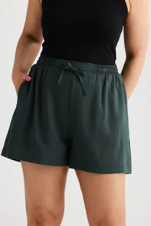 Core Relaxed Short - Pine Green